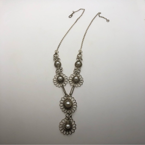 Vtg Wire Wrapped Faux Pearl Floral Flower Necklace 17” + 1.5” Drop - Picture 2 of 5